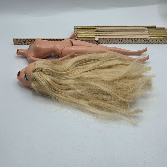 Bratz Doll Welcome To Fabulous Cloe Head & Vintage Barbie Body Parts - Picture 6 of 8
